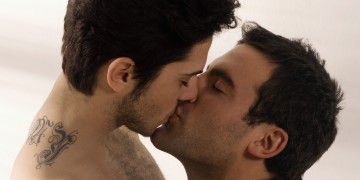 o-GAY-KISSING-facebook1.jpg
